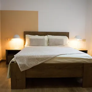 Angie's Perfect Location Flat - Walk To Sights Tirana